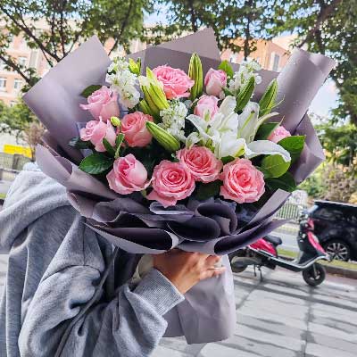 桂林11朵戴安娜粉玫瑰百合，与你一起追逐梦想